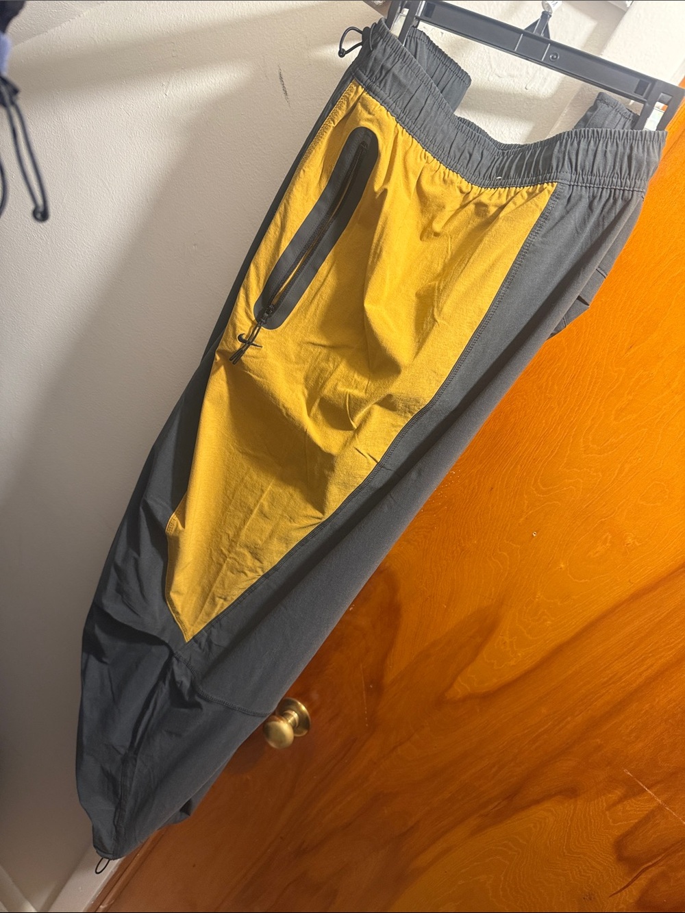 Nike Men's Yellow and Gray Windbreaker Joggers